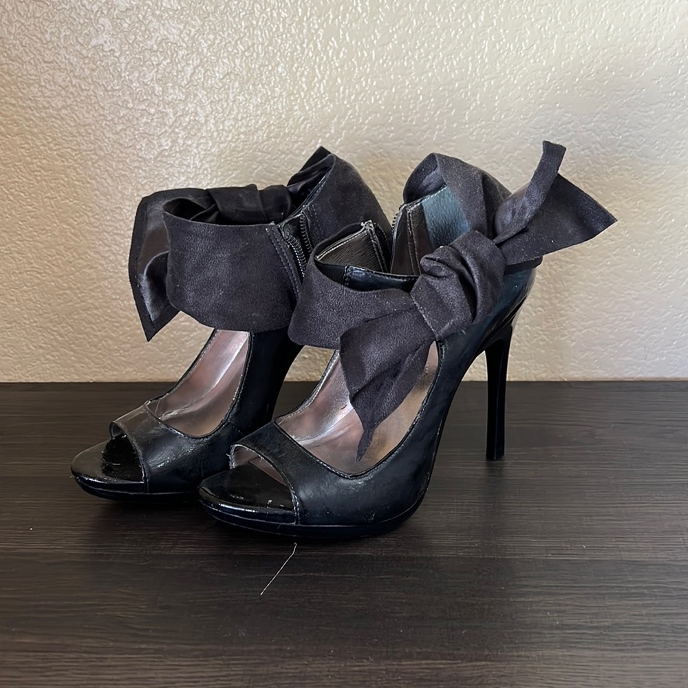 Carlos Santana Heels